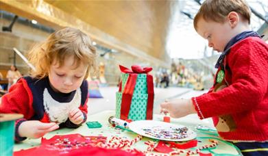 Give gilding a go and create your very own Christmas decoration to add a golden sparkle to your Christmas tree!