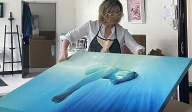 Meet the visual artist, Carolina Kollmann and perceive her world and learn about her mixed media process and how to appreciate it