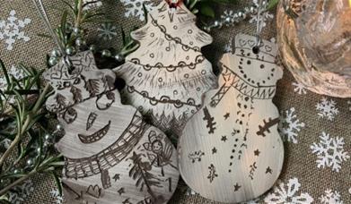 A unique opportunity to create objects made from clay with artist Fiona Veacock