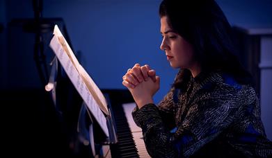 Gunel Mirzayeva performing live at Blackheath Halls