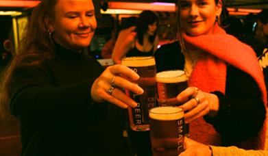 5 epic Greenwich pubs, amazing beers at every stop, and 4 knowledgeable hosts