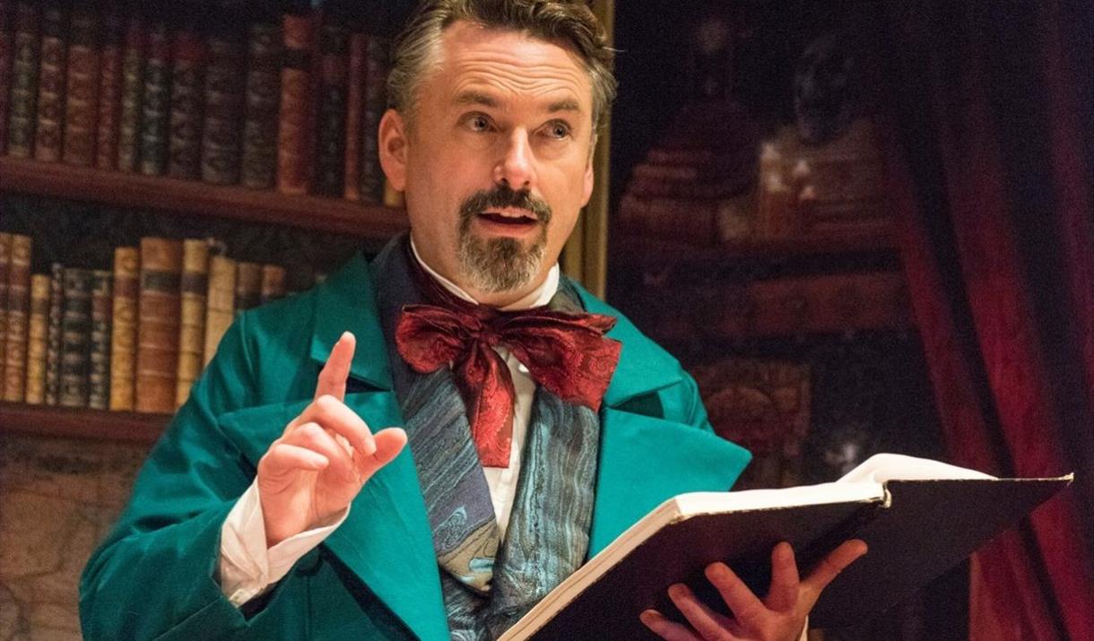European Arts Company returns to Greenwich Theatre with a heart-warming evening in the presence of the author himself!