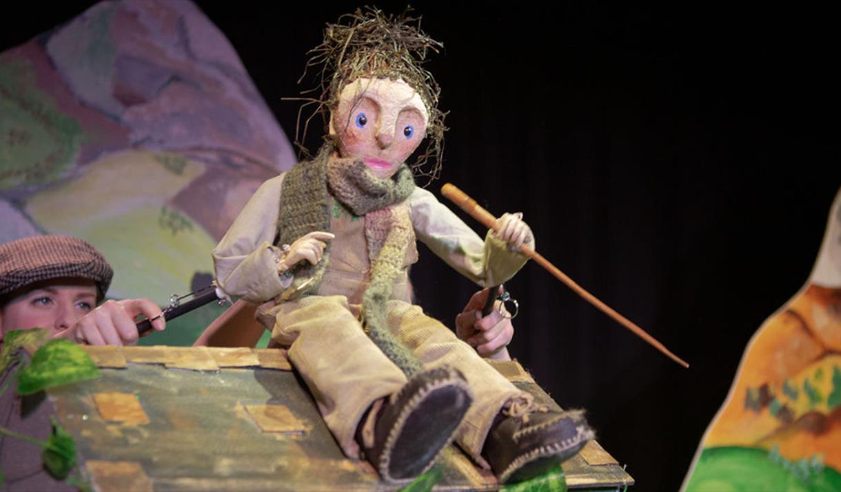 Little Bo Peep has lost her sheep, and can't fall asleep without them!