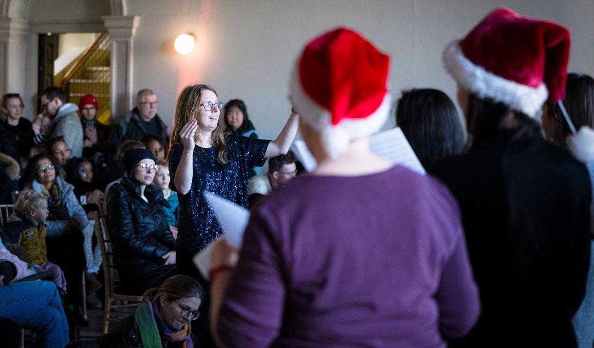 An evening of carols and songs performed by local choir, Hithertones