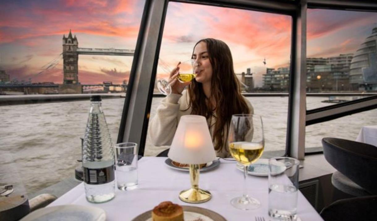 Whether you're celebrating a special occasion or simply enjoying a night out, City Cruises promises a complete evening of culinary delights, dazzling