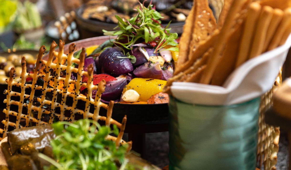 This Easter, gather your loved ones for an unforgettable early dinner dining experience that celebrates the spirit of Easter