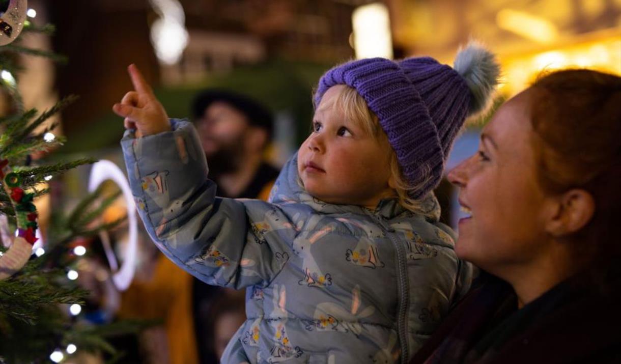 It’s beginning to look a lot like Christmas in our town centres! The Royal Borough of Greenwich is getting ready to celebrate the most wonderful time!