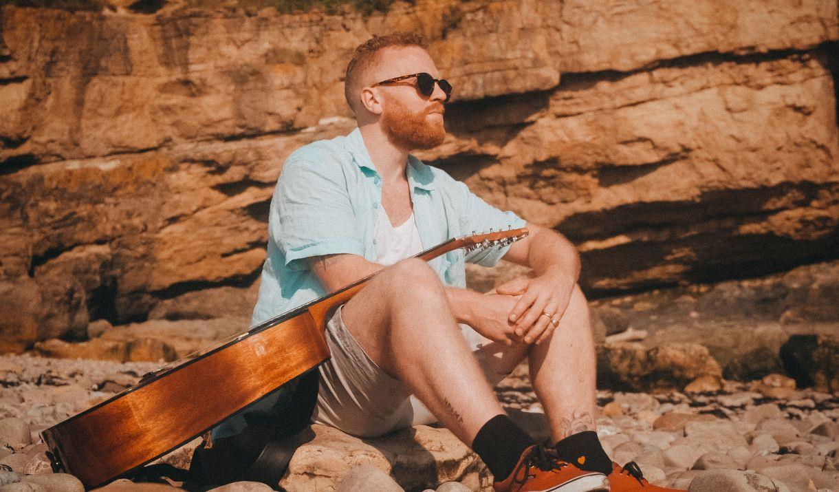 SE London-based Billy Magerison is a soulful singer-songwriter mixing blues, reggae and soul with elements of his Celtic heritage