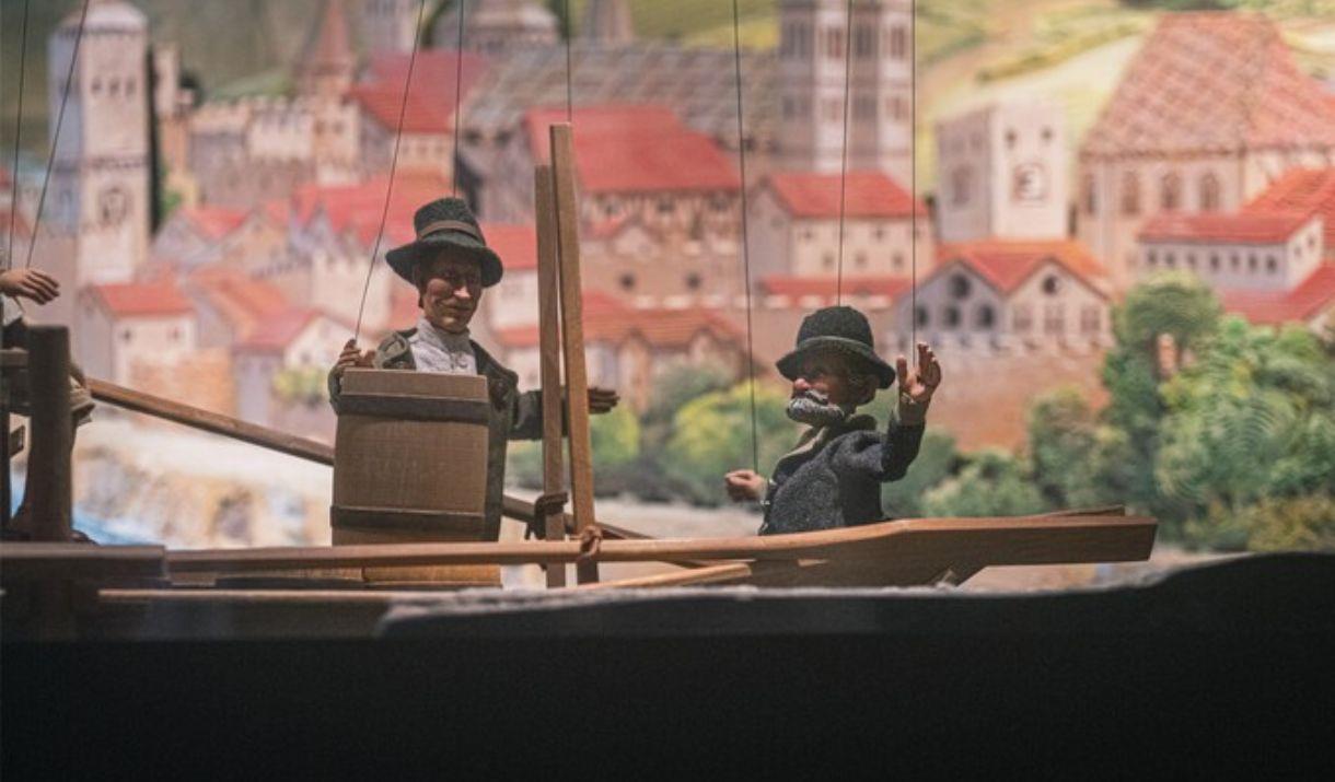 Design and create your very own mini theatre!