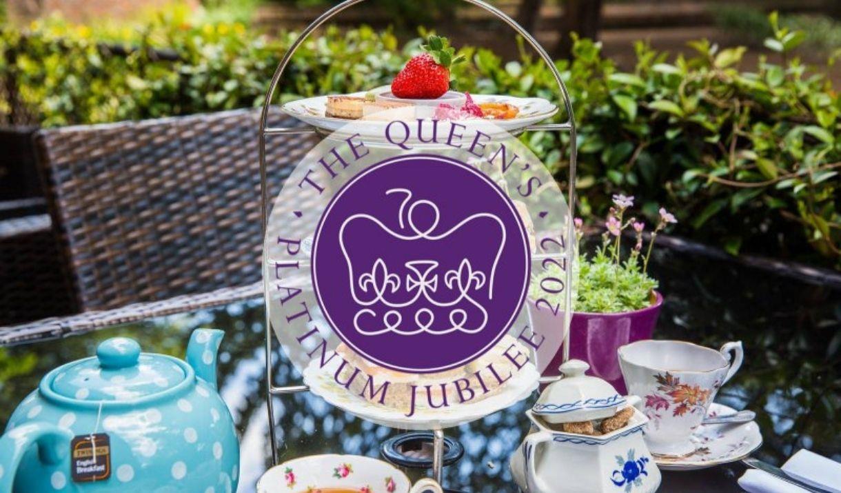 Celebrate the Queen's Platinum Jubilee with your loved ones within the stunning Tudor Gallery