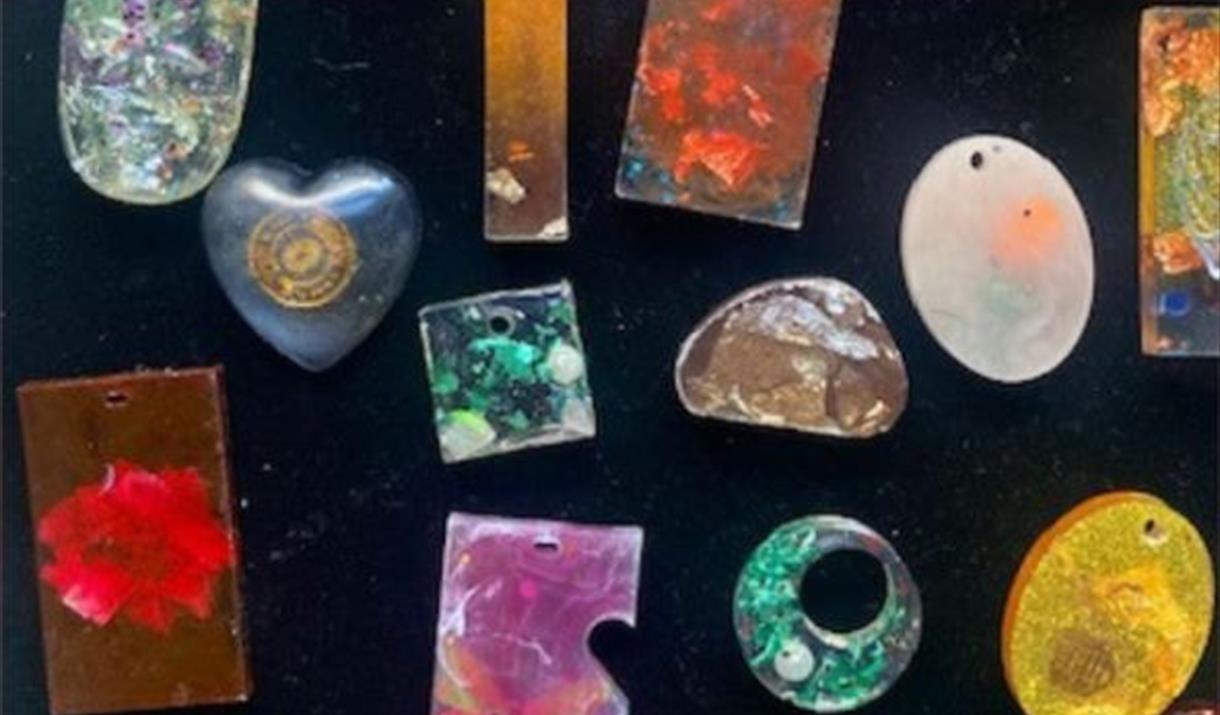Resin jewellery course 2025