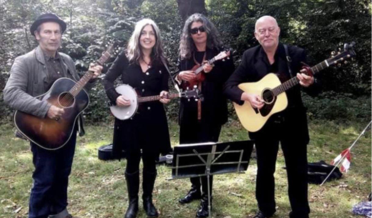 A great evening of live music by GillyWood in the courtyard of historic Severndroog Castle