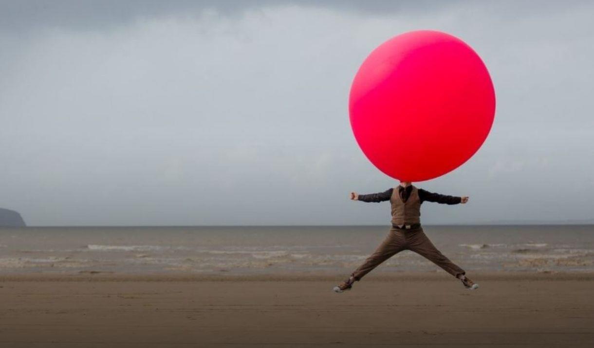 The Giant Balloon Show will have the audience in stitches and in awe simultaneously.