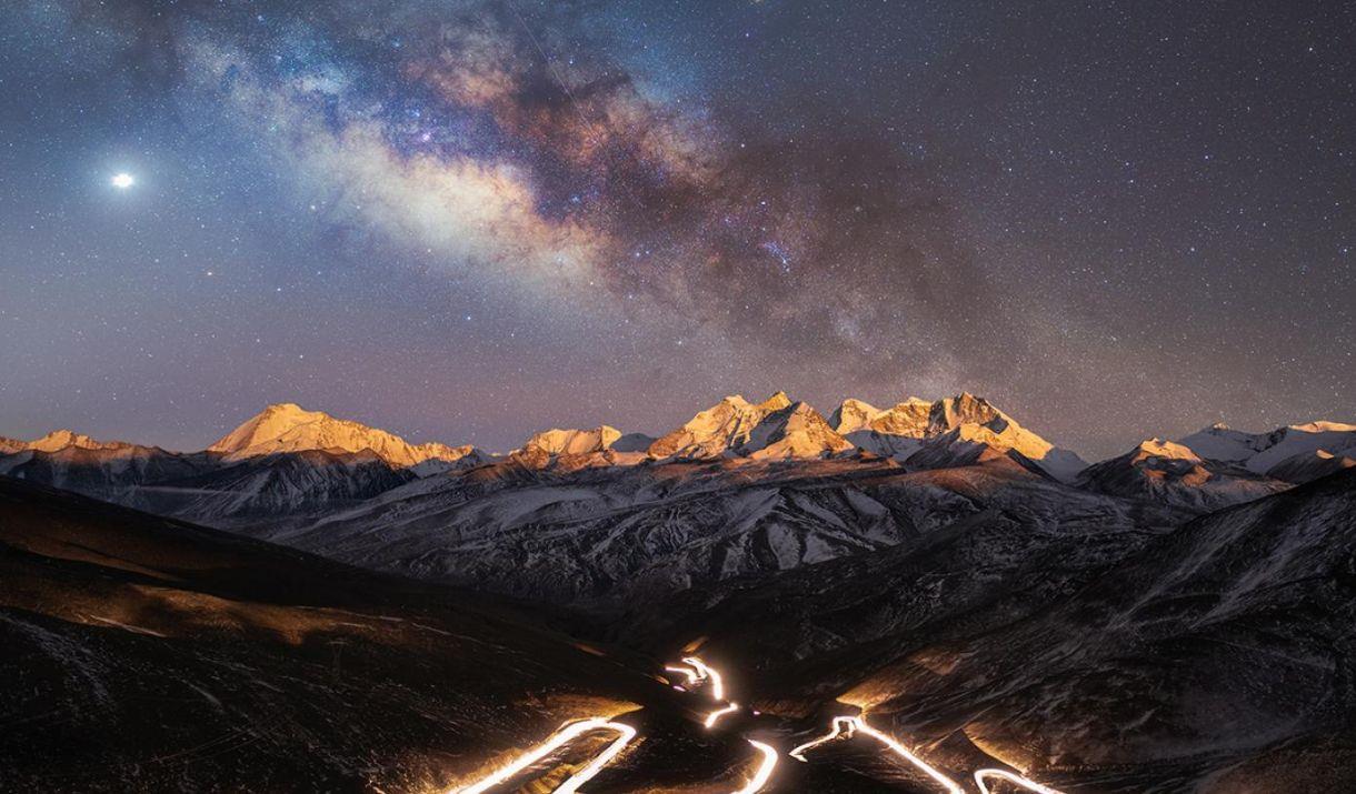 © The starry sky over the world's highest national highway by Yang Su