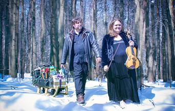 Contemporary folk musicians Jackie Oates and John Spiers bring their breadth of experience and shared love of English traditional folk tunes and songs