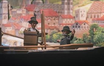 Design and create your very own mini theatre!