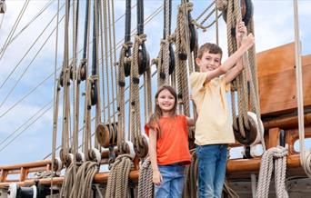 Hands-on workshops, character actors and storytelling sessions - there's lots to enjoy at Cutty Sark this summer!