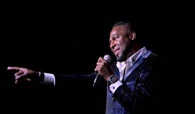 The ‘Fil Straughan Experience’ performing inspiring versions of the latest chart topping and classic soul songs, don’t forget your dancing shoes