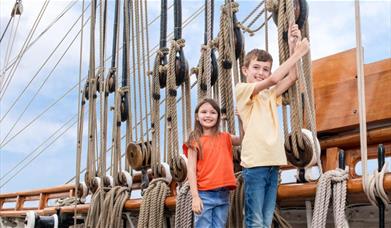 Hands-on workshops, character actors and storytelling sessions - there's lots to enjoy at Cutty Sark this summer!