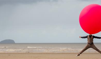 Take everything you know about balloons; twist that into a theatrical experience, add an award winning clown and an 80’s soundtrack and you have The G