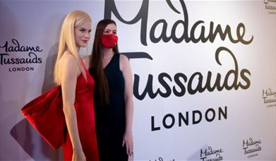 Enjoy a trip around London with the hop-on hop-off bus ticket for the Golden Tours open top bus with Madame Tussauds and Tower of London