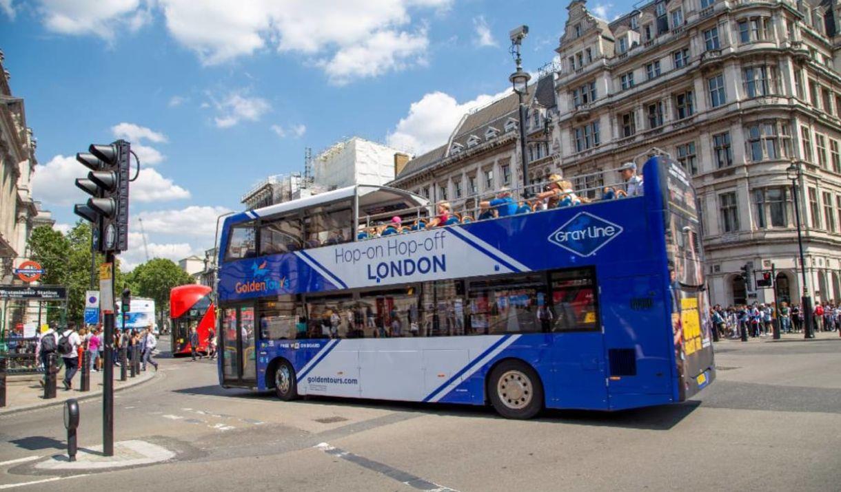 Enjoy a trip around London with the hop-on hop-off bus ticket for the Golden Tours open top bus