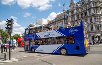 Enjoy a trip around London with the hop-on hop-off bus ticket for the Golden Tours open top bus