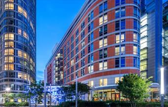The Radisson Blu Edwardian, New Providence Wharf hotel is a sleek, contemporary on a quiet bend of the River Thames